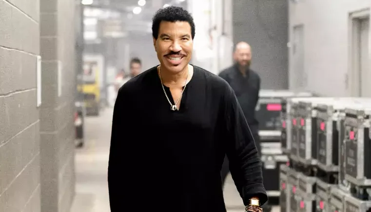 Lionel Richie é internado em UTI após apresentação, diz site