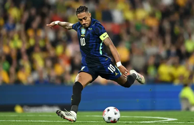 Raphinha é cortado da seleção brasileira 
