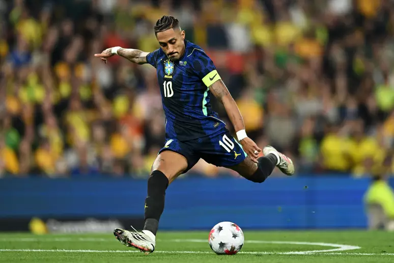 Raphinha é cortado da seleção brasileira 