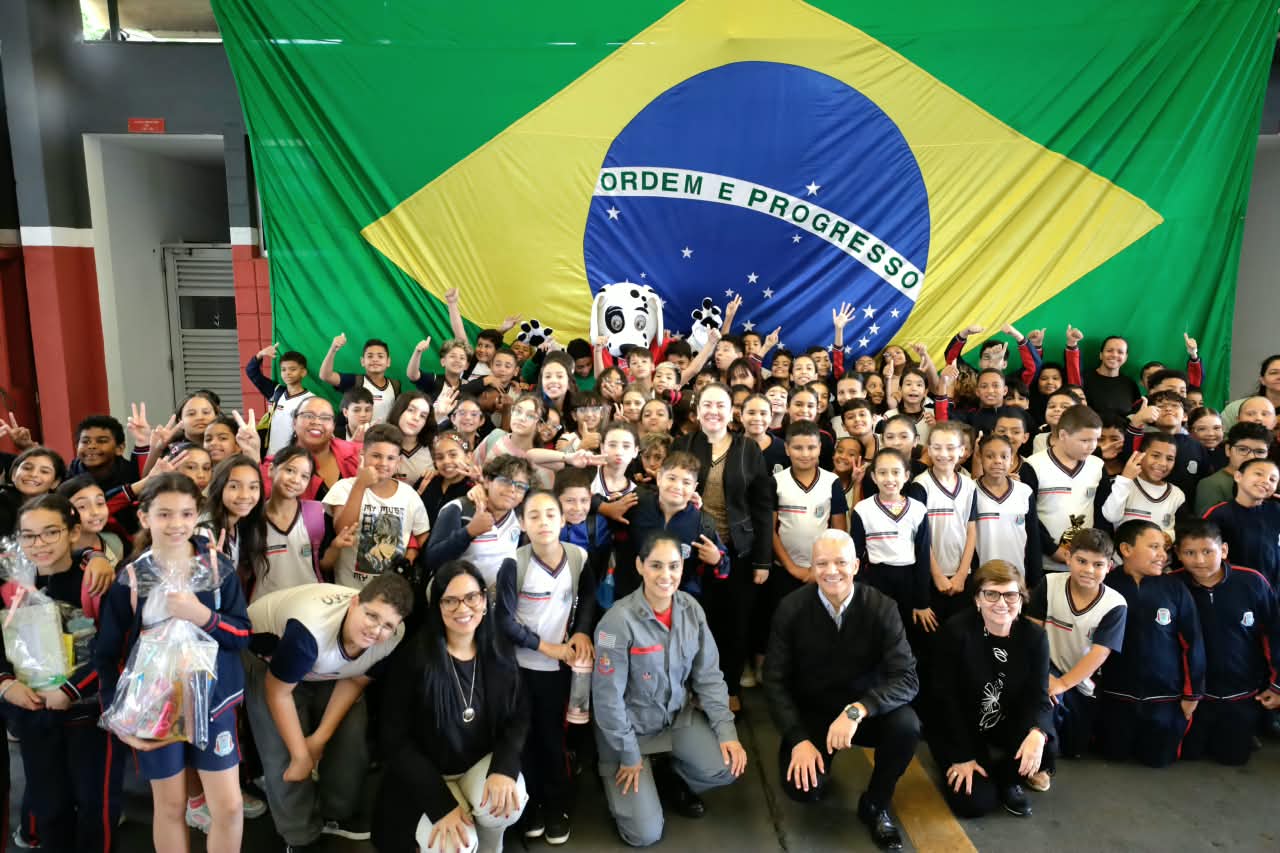 Projeto ‘Bombeiro na Escola’ certifica 263 alunos da rede municipal de ensino