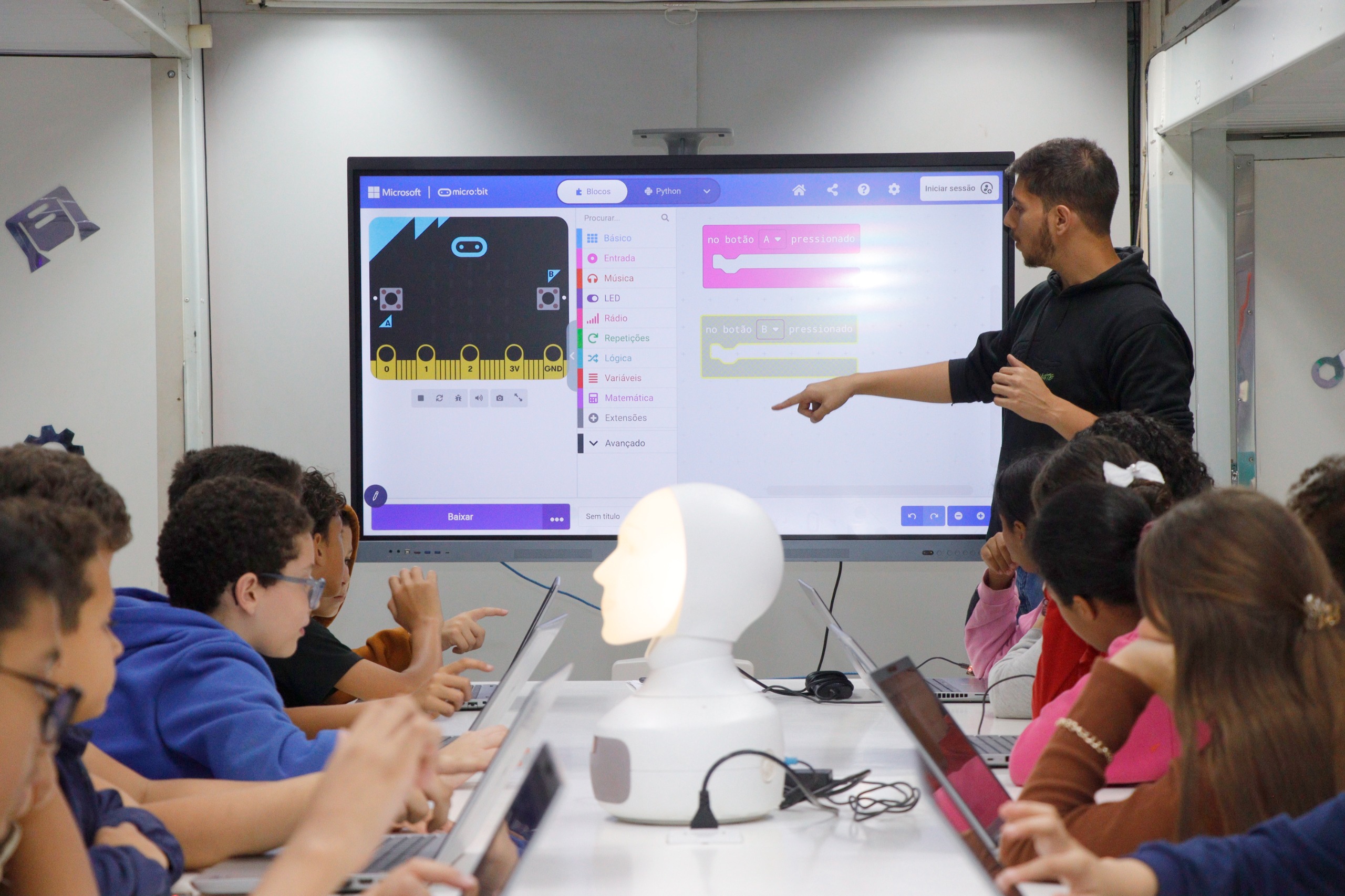 Parceria com Sesi garante atividades de ciência e tecnologia para mais de mil alunos