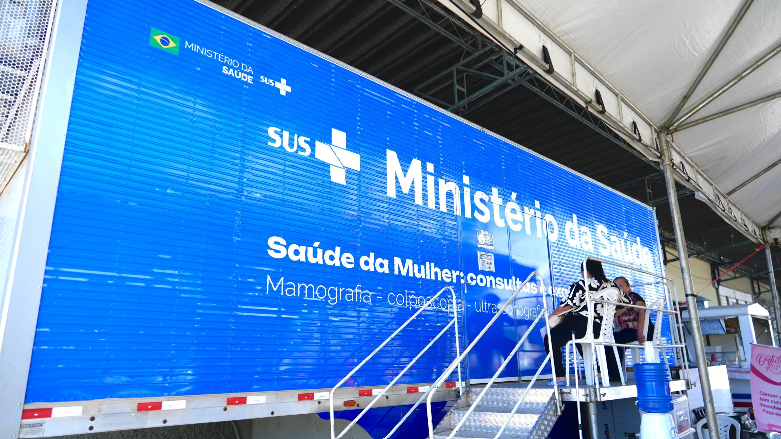 Carreta do governo federal amplia acesso a exames de saúde da mulher no Alto Tietê