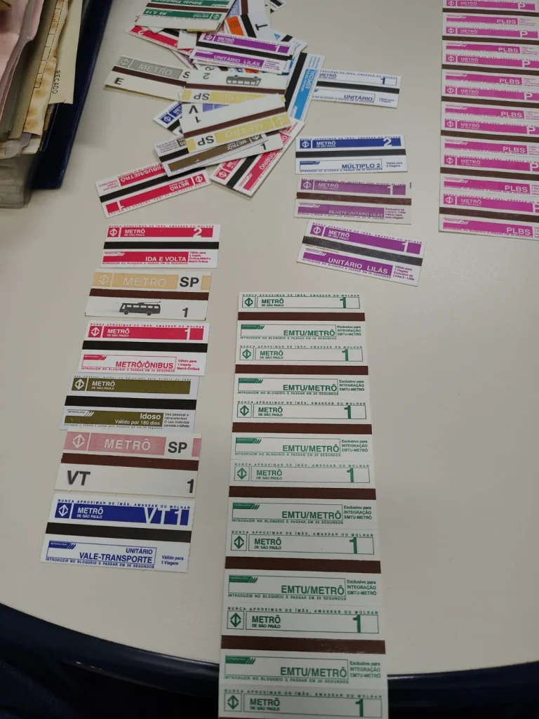 Metrô de SP inicia troca de bilhetes magnéticos por QR Code a partir de novembro