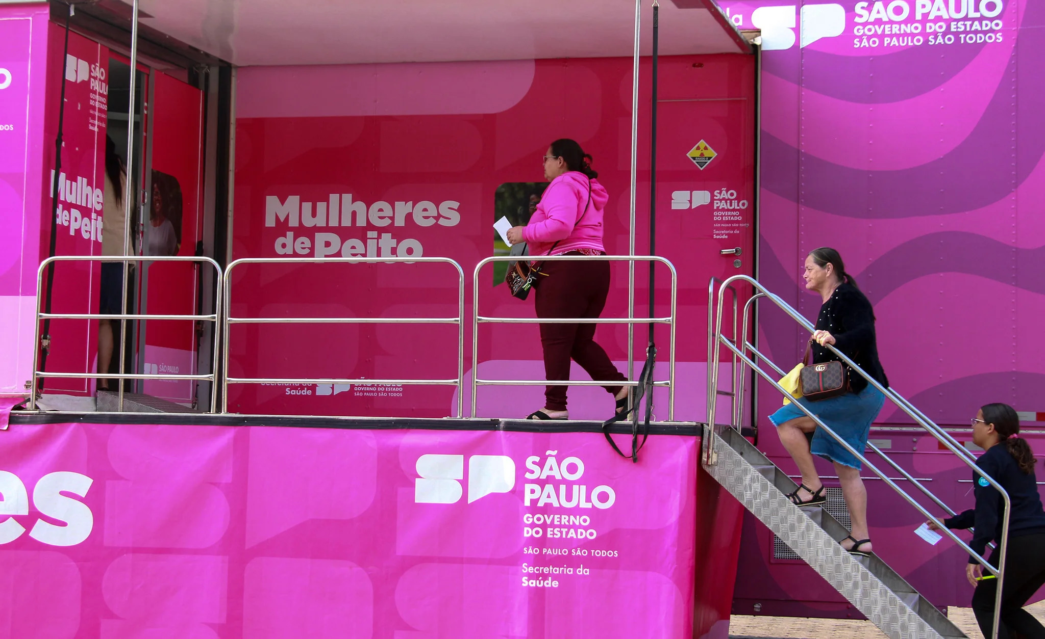 Outubro Rosa: Carretas de Mamografia fecham o mês de conscientização do câncer de mama em cinco municípios