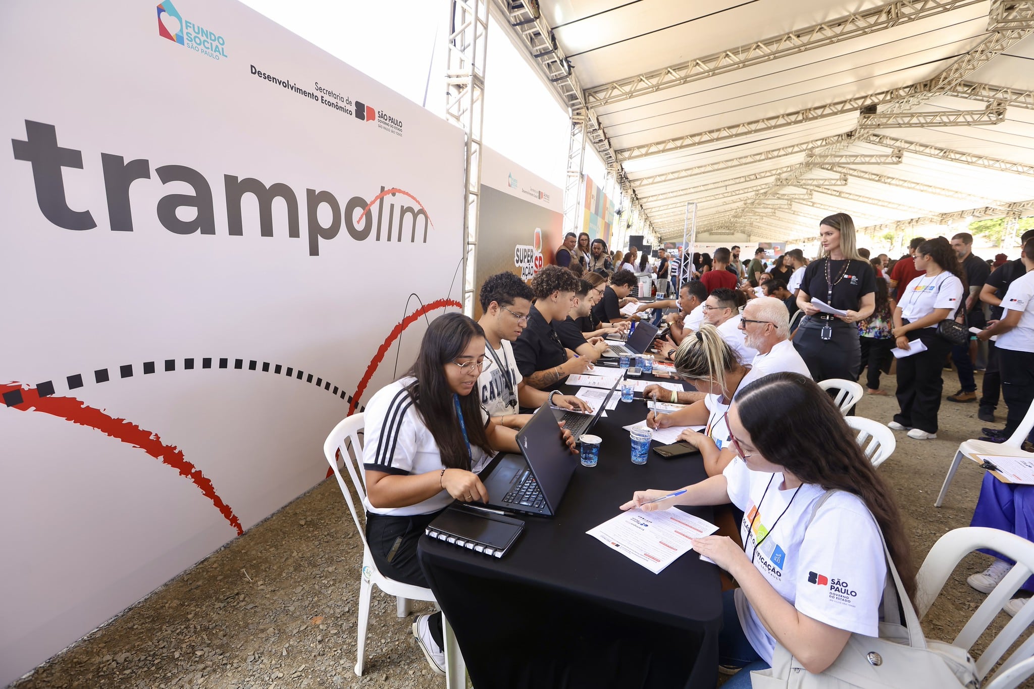 Empresas de São Paulo podem usar o portal Trampolim para contratar temporários no fim de ano